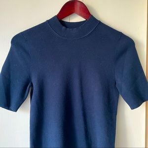 Like New!! Navy blue BR Standard mock neck sweater